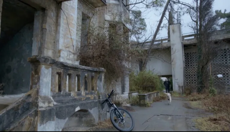 Момент из 12 серии 1 сезона