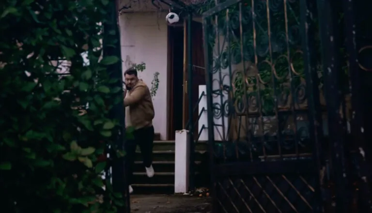 Момент из 6 серии 1 сезона